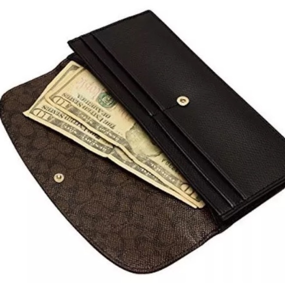 Coach Handbags - Authentic COACH Soft signature soft Leather wallet